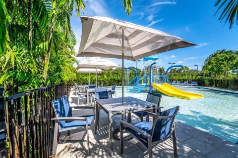 House in Delray Beach, Florida 5 bedrooms, 360.46 sq.m. № 976777 - photo 1