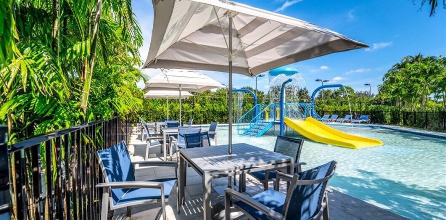 House in Delray Beach, Florida 5 bedrooms, 360.46 sq.m. № 976777