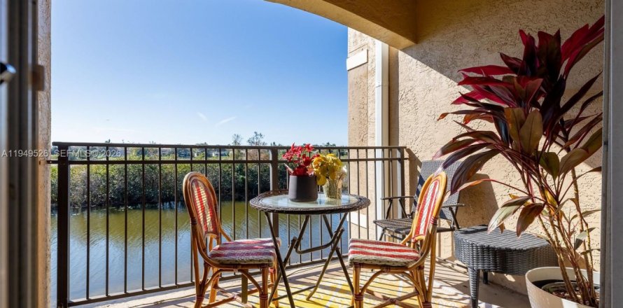 Condo à Pembroke Pines, Floride, 2 chambres  № 2005420