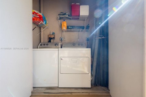 Copropriété à vendre à Pembroke Pines, Floride: 2 chambres, 104.98 m2 № 2005420 - photo 21