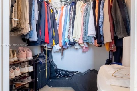 Copropriété à vendre à Pembroke Pines, Floride: 2 chambres, 104.98 m2 № 2005420 - photo 17