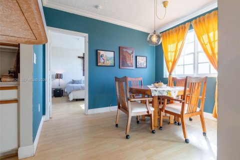 Copropriété à vendre à Pembroke Pines, Floride: 2 chambres, 104.98 m2 № 2005420 - photo 15