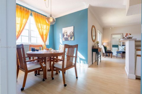 Copropriété à vendre à Pembroke Pines, Floride: 2 chambres, 104.98 m2 № 2005420 - photo 14