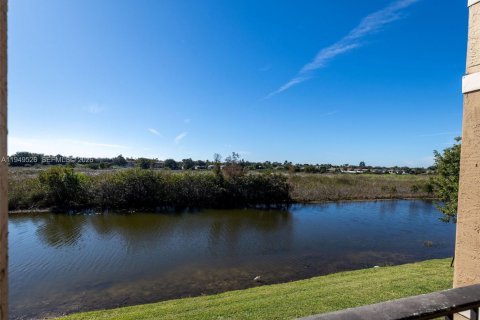 Copropriété à vendre à Pembroke Pines, Floride: 2 chambres, 104.98 m2 № 2005420 - photo 23