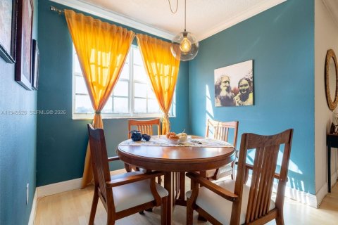 Copropriété à vendre à Pembroke Pines, Floride: 2 chambres, 104.98 m2 № 2005420 - photo 13