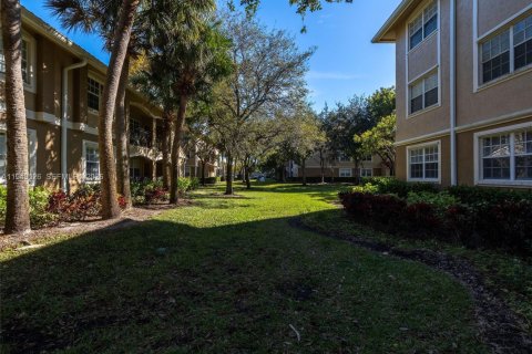 Copropriété à vendre à Pembroke Pines, Floride: 2 chambres, 104.98 m2 № 2005420 - photo 27