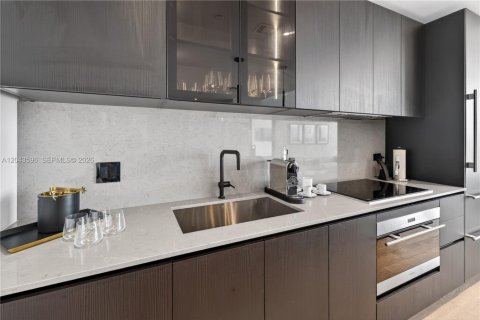 Condo in Miami, Florida, 2 bedrooms  № 2188718 - photo 4
