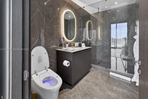 Condo in Miami, Florida, 2 bedrooms  № 2188718 - photo 17