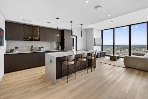 Condo in Miami, Florida, 2 bedrooms  № 2188718 - photo 2