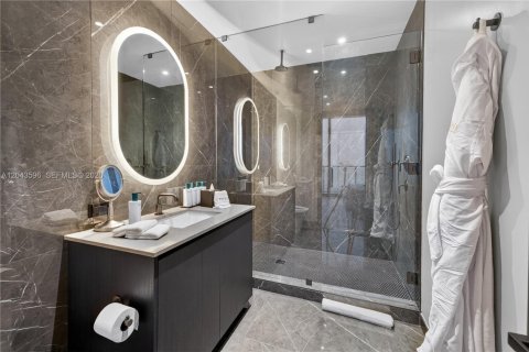 Condo in Miami, Florida, 2 bedrooms  № 2188718 - photo 9