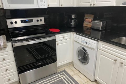 Copropriété à louer à Hollywood, Floride: 1 chambre, 77.57 m2 № 1872288 - photo 13