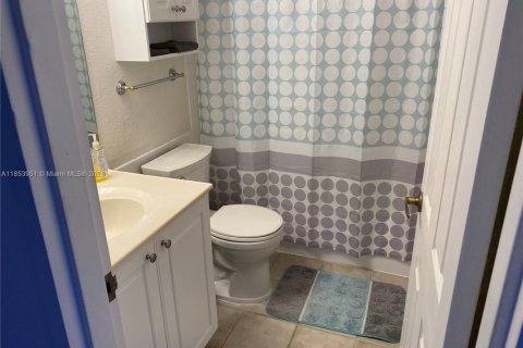 Copropriété à louer à Hollywood, Floride: 1 chambre, 77.57 m2 № 1872288 - photo 4