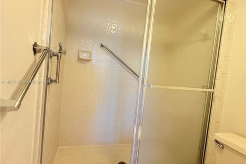 Condominio en alquiler en Tamarac, Florida, 2 dormitorios, 120.22 m2 № 1995389 - foto 19