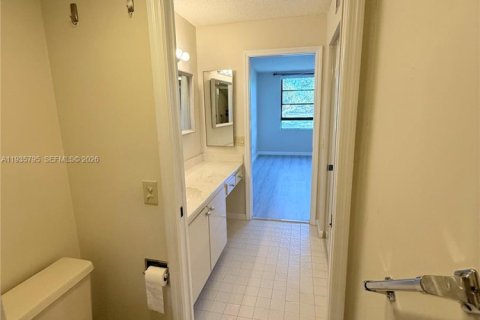 Condominio en alquiler en Tamarac, Florida, 2 dormitorios, 120.22 m2 № 1995389 - foto 21
