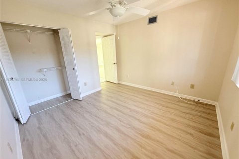 Condominio en alquiler en Tamarac, Florida, 2 dormitorios, 120.22 m2 № 1995389 - foto 23