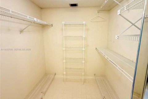 Condominio en alquiler en Tamarac, Florida, 2 dormitorios, 120.22 m2 № 1995389 - foto 18