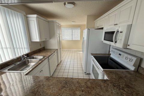 Condominio en alquiler en Tamarac, Florida, 2 dormitorios, 120.22 m2 № 1995389 - foto 6