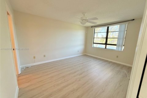 Condominio en alquiler en Tamarac, Florida, 2 dormitorios, 120.22 m2 № 1995389 - foto 14