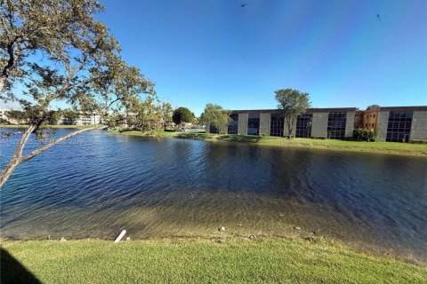 Condominio en alquiler en Tamarac, Florida, 2 dormitorios, 120.22 m2 № 1995389 - foto 13