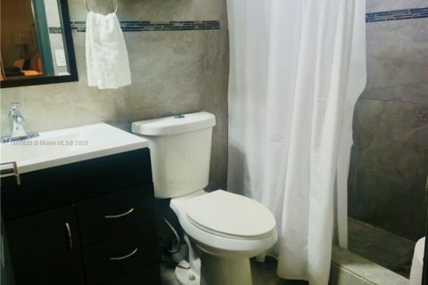 House in Miami, Florida 3 bedrooms, 112.41 sq.m. № 2054073 - photo 11