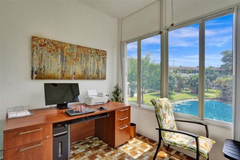 Condo in Lauderdale Lakes, Florida, 2 bedrooms  № 1181991 - photo 1