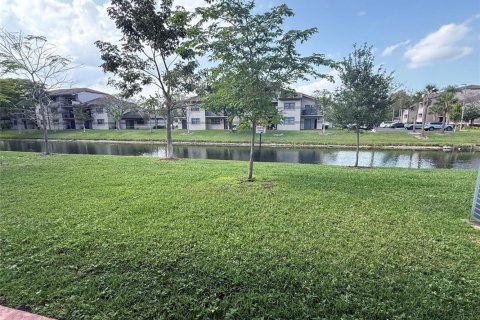 Condo in Sunrise, Florida, 1 bedroom  № 2173254 - photo 13