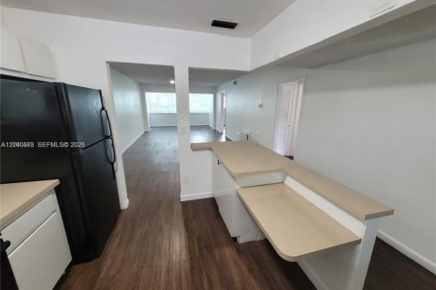 Condominio en Hollywood, Florida, 2 dormitorios  № 2087274