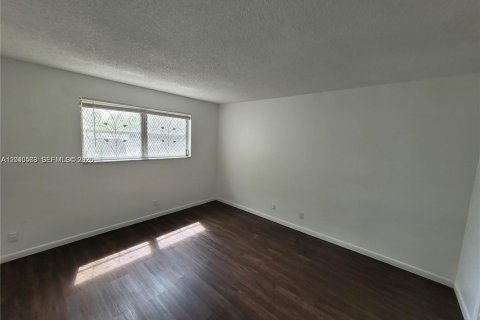 Condominio en alquiler en Hollywood, Florida, 2 dormitorios, 98.01 m2 № 2087274 - foto 7