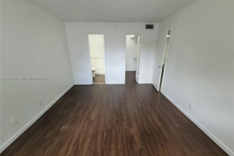 Condominio en alquiler en Hollywood, Florida, 2 dormitorios, 98.01 m2 № 2087274 - foto 8