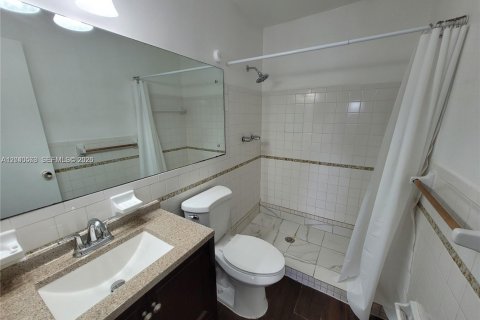 Condominio en alquiler en Hollywood, Florida, 2 dormitorios, 98.01 m2 № 2087274 - foto 11