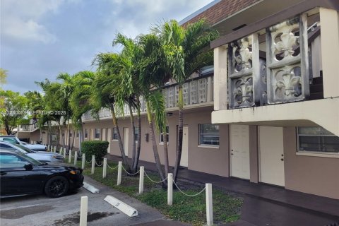Condominio en alquiler en Hollywood, Florida, 2 dormitorios, 98.01 m2 № 2087274 - foto 19