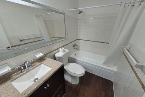 Condominio en alquiler en Hollywood, Florida, 2 dormitorios, 98.01 m2 № 2087274 - foto 14