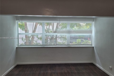 Condominio en alquiler en Hollywood, Florida, 2 dormitorios, 98.01 m2 № 2087274 - foto 5