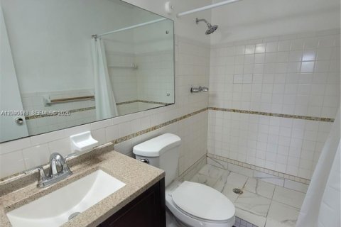 Condominio en alquiler en Hollywood, Florida, 2 dormitorios, 98.01 m2 № 2087274 - foto 10