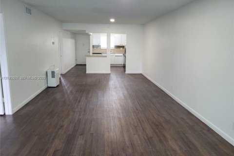 Condominio en alquiler en Hollywood, Florida, 2 dormitorios, 98.01 m2 № 2087274 - foto 6