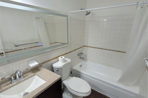 Condominio en alquiler en Hollywood, Florida, 2 dormitorios, 98.01 m2 № 2087274 - foto 15
