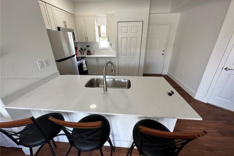 Copropriété à vendre à Miami, Floride: 2 chambres, 69.58 m2 № 1944567 - photo 2