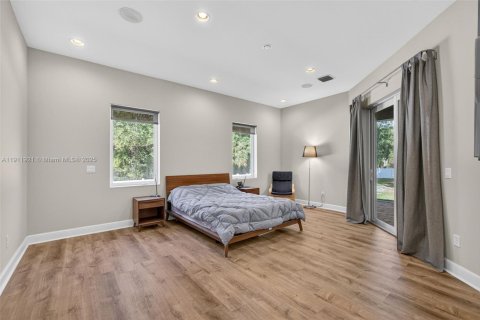 House in Jupiter, Florida 4 bedrooms, 300.17 sq.m. № 1967382 - photo 11