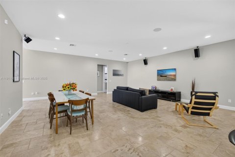 House in Jupiter, Florida 4 bedrooms, 300.17 sq.m. № 1967382 - photo 7