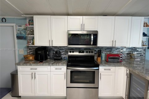 Apartment in Tavernier, Florida 2 bedrooms, 78.04 sq.m. № 2066875 - photo 18