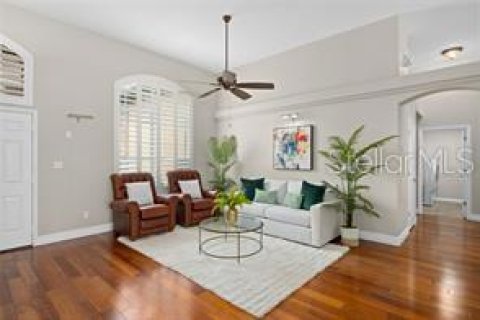 House in Orlando, Florida 4 bedrooms, 344.57 sq.m. № 2410597 - photo 4