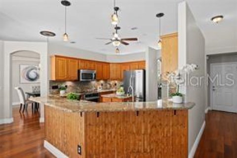 House in Orlando, Florida 4 bedrooms, 344.57 sq.m. № 2410597 - photo 5