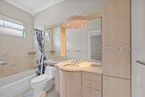 House in Orlando, Florida 4 bedrooms, 344.57 sq.m. № 2410597 - photo 10