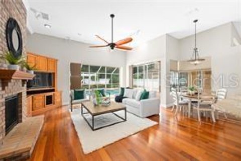 House in Orlando, Florida 4 bedrooms, 344.57 sq.m. № 2410597 - photo 6