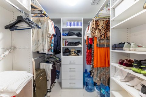 Condo in Miami, Florida, 1 bedroom  № 1828926 - photo 22
