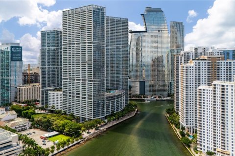Condo in Miami, Florida, 1 bedroom  № 1828926 - photo 16