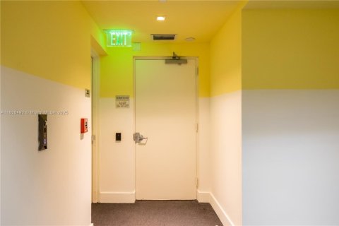 Condo in Miami, Florida, 1 bedroom  № 1828926 - photo 24