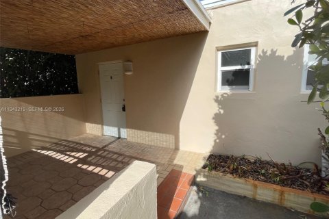 Villa ou maison à louer à Hollywood, Floride: 1 chambre № 1999542 - photo 10