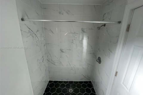 Villa ou maison à louer à Hollywood, Floride: 1 chambre № 1999542 - photo 8