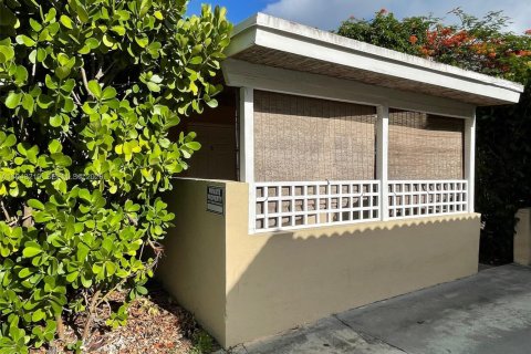 Villa ou maison à louer à Hollywood, Floride: 1 chambre № 1999542 - photo 11